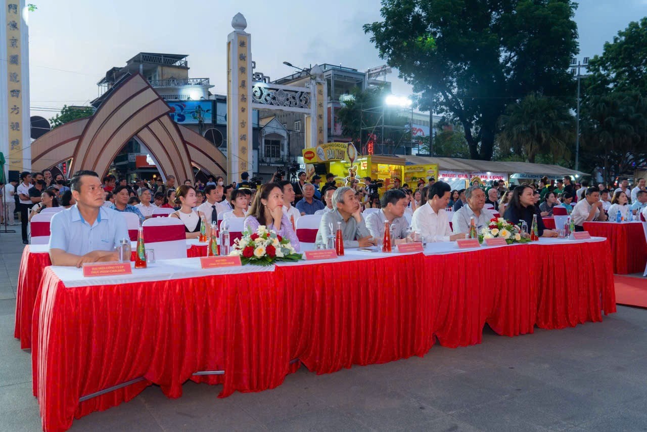 le-khai-mac-hue-kinh-do-am-thuc-2025-1746430544.JPG