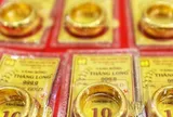 Giá vàng nhẫn giảm gần 3 triệu đồng/lượng, chiều nay, một nhà vàng lớn ở Hà Nội thông báo: Mỗi khách được mua tối đa 50 chỉ, nhận vàng ngay