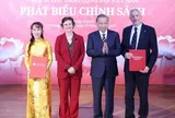 Tiến sĩ Nguyễn Thị Phương Thảo góp 13,7 triệu bảng Anh cho quỹ học bổng của đại học Oxford