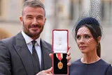 Ảnh nét căng: David Beckham chính thức nhận phong tước Hiệp sĩ, bật khóc vì tự hào còn con cả bất hiếu vẫn vắng mặt