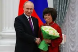 Tổng thống Putin nói gì khi trao huân chương cho một nữ doanh nhân Việt giữa Điện Kremlin?