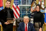 Ronaldo cùng vợ sắp cưới cực tình tứ khi tới Nhà trắng dự tiệc cùng Tổng thống Donald Trump