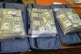 Phát hiện 151 tỷ đồng trong 8 chiếc vali ở sân bay