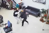 Công an điều tra vụ chồng xông vào quán cắt tóc truy sát vợ và con gái
