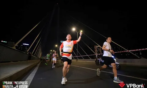 250 người Saigon Co.op xuất sắc hoàn thành chặng đua marathon Ho Chi Minh City Midnight 2025