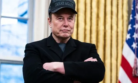 Tesla lâm nguy, tỉ phú Elon Musk phải "từ quan" về giải cứu