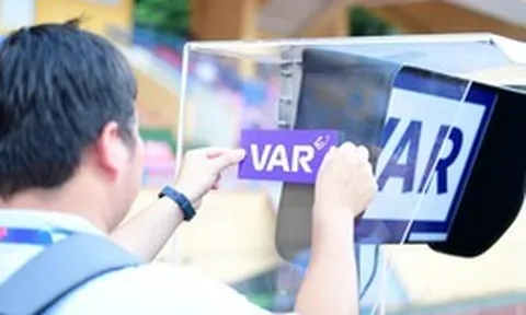 VAR gặp sự cố hi hữu, cựu đội trưởng tuyển Việt Nam phẫn nộ nhìn đội nhà tan mộng giành cúp