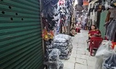 Chợ ế, cách nào để 'giải cứu' tiểu thương?