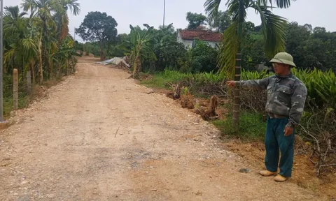 Cảm động xóm nhỏ hiến đất mở đường vào nhà cho chàng trai mồ côi