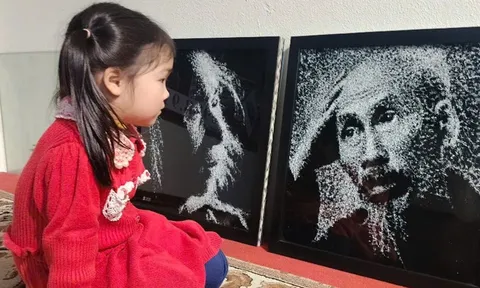 Họa sĩ làm tranh chạm kính chân dung Bác Hồ và các Tổng Bí thư