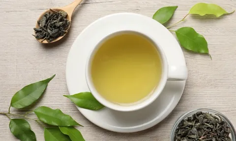 Tác dụng “đảo ngược” lão hóa bất ngờ của trà xanh và một vitamin