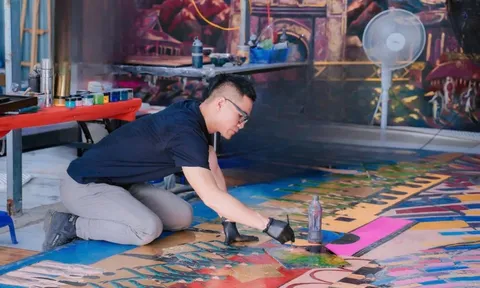 “Tôi vẽ để trả ơn lịch sử”