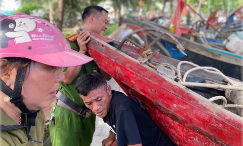 Công an hỗ trợ nhân dân Thanh Hóa chủ động phòng chống, ứng phó với cơn bão số 5