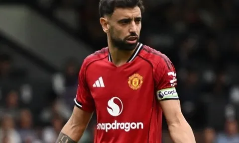 Bruno Fernandes sút phạt đền lên khán đài, Man Utd chưa biết thắng