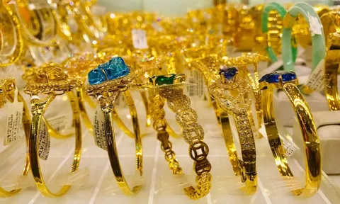 Sáng nay: Giá vàng miếng vọt lên sát mốc 127 triệu đồng/lượng, tiếp tục lập kỷ lục mới