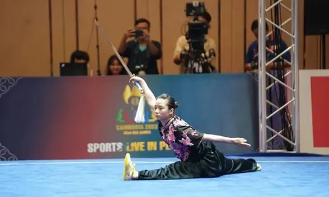 Tuyển thủ Dương Thúy Vi và đồng đội tham dự giải wushu vô địch thế giới 2025