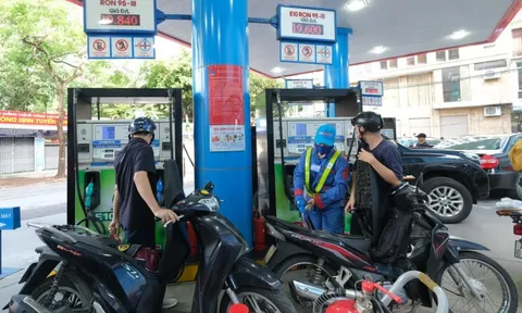 Chuyển đổi sang xăng E10 từ năm 2026: Lo chất lượng, ngại giá cả xăng sinh học