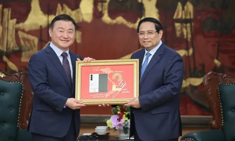 Gặp Thủ tướng, CEO Samsung điện tử nhắc đến "điều đặc biệt" về một chiếc điện thoại "made in Vietnam"
