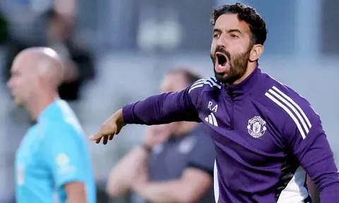 Amorim chỉ trích cầu thủ Man.United sau thất bại ở Cúp Liên đoàn