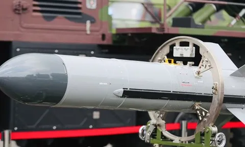 Ngắm dàn tên lửa đối hạm "Sông Hồng", tên lửa S-125-VT tại triển lãm thành tựu đất nước