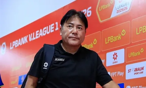 Bại trận trước CAHN, HLV Hà Nội FC bóng gió nguy cơ mất việc