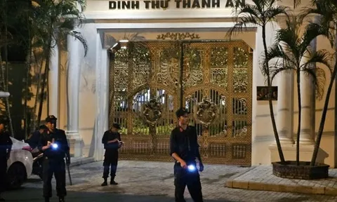 Ảnh khám xét dinh thự và nơi làm việc của "bầu Đoan"