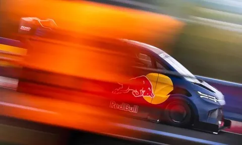 Ford phá kỷ lục Nürburgring bằng... xe tải giao hàng