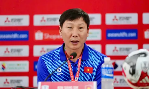 HLV Kim Sang-sik bất ngờ loại cầu thủ Việt kiều khỏi U23 Việt Nam ngay trước giải châu Á