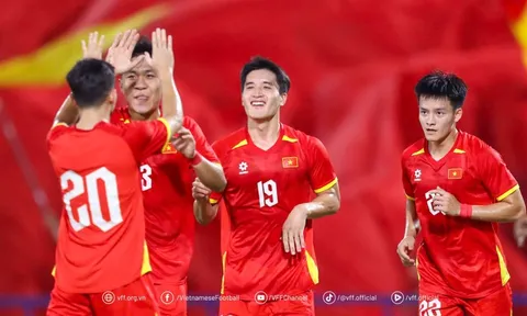 Bỏ lỡ nhiều cơ hội, U23 Việt Nam vẫn thắng dễ trận ra quân