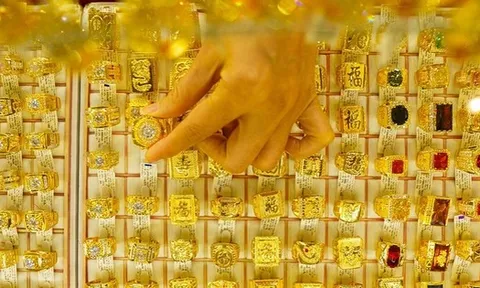 Giá vàng trong nước lập đỉnh: Người mua cần lưu ý gì?