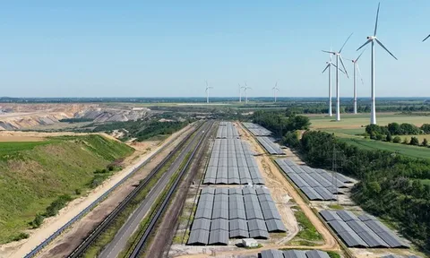 Tổ hợp siêu khổng lồ với 60 triệu tấm pin năng lượng mặt trời và 770 turbine điện gió