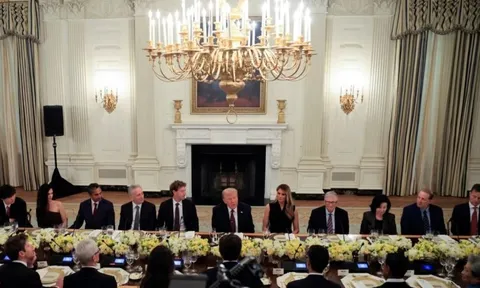 Loạt tỷ phú công nghệ họp bàn 'lấy lòng' Tổng thống Donald Trump: Thung lũng Silicon đang đánh đổi điều gì?