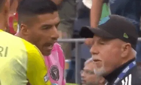 Suarez bị treo giò 6 trận vì nhổ nước bọt vào đối thủ ở chung kết Leagues Cup