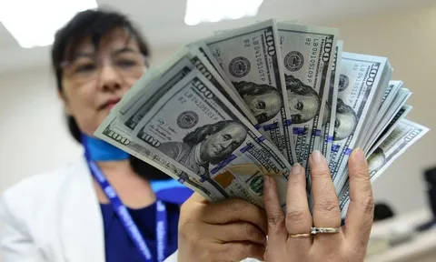 Giá USD tự do vượt 27.000 đồng/USD