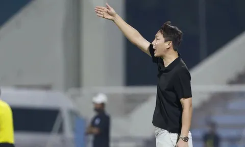 Những lời phàn nàn làm nổi bật cái tài của HLV Kim Sang-sik