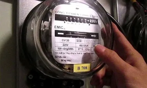 Hóa đơn tiền điện tăng cao bất thường, có nên lắp công tơ phụ để đối chứng?
