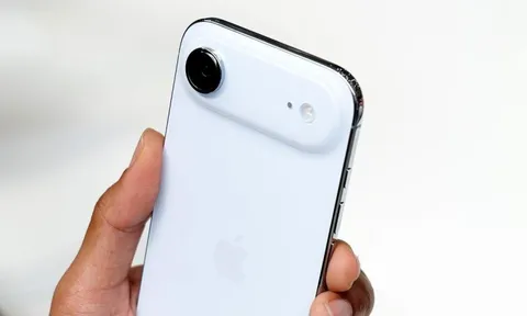 Apple vừa ra mắt chiếc 'iPhone xấu nhất lịch sử'