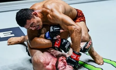 Cao thủ MMA bất khả chiến bại hạ gục võ sĩ Nga, đạt tỷ lệ 'kết liễu' 100%
