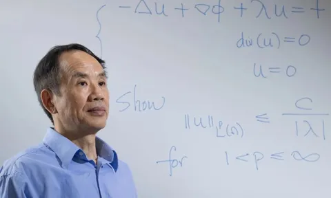 Thần đồng toán học 14 tuổi được tuyển thẳng vào Đại học Bắc Kinh trở về quê nhà cống hiến sau 40 năm ở Mỹ