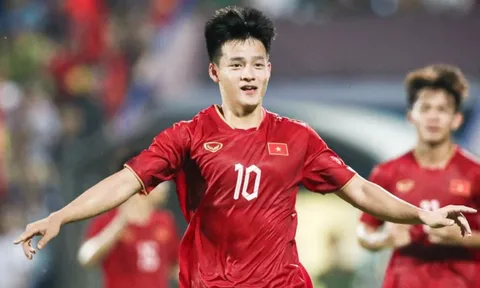 Hotboy làng bóng: Điển trai, là người hùng ghi bàn của U23 Việt Nam và giờ là ông bố trẻ hạnh phúc