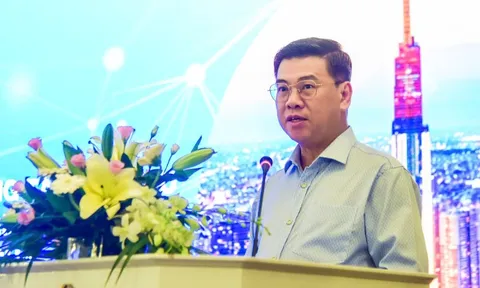 Để ngành dịch vụ bứt phá, TP.HCM cần học hỏi Singapore, Thượng Hải
