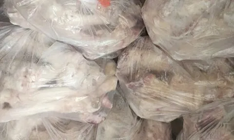 Đột kích cơ sở kinh doanh, Quản lý thị trường phát hiện 3 tấn xương bò không rõ nguồn gốc, 150kg nội tạng bốc mùi chuẩn bị tiêu thụ