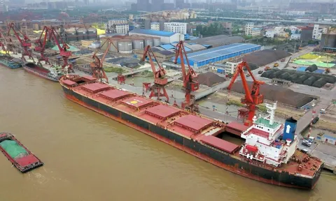 Nền kinh tế hơn 400 tỷ USD vô hiệu hóa lệnh trừng phạt của Mỹ: Bán gần 1,7 triệu thùng dầu/ngày cho khách sộp với giá cực rẻ, xả hết một nửa dầu tồn kho chỉ trong hơn tháng