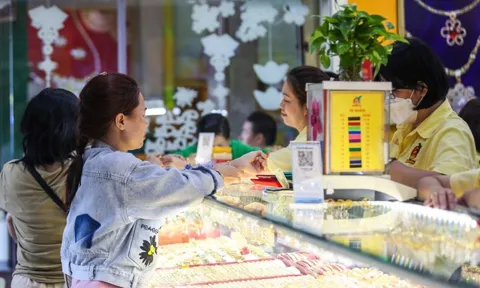 Chính phủ yêu cầu đánh thuế thu nhập cá nhân với giao dịch mua bán vàng để hạn chế đầu cơ