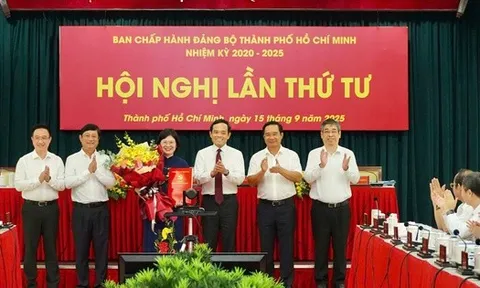 Bà Văn Thị Bạch Tuyết giữ chức Phó Bí thư Thành ủy TP HCM