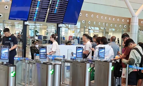 Từ tháng 12-2025: Bay nội địa chỉ còn làm thủ tục tại quầy với hành khách có hành lý ký gửi