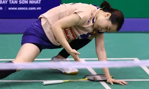 Thùy Linh bất ngờ bỏ cuộc trong set 2 giải super 750