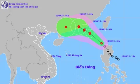Áp thấp nhiệt đới giật cấp 9 vào Biển Đông