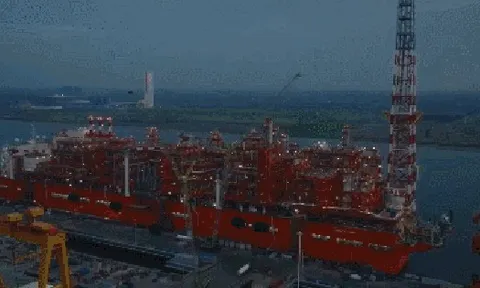 Trung Quốc hạ thủy "quái vật" 376 mét, đặt cột mốc lịch sử mới: Khẳng định đã vươn tới đẳng cấp thế giới