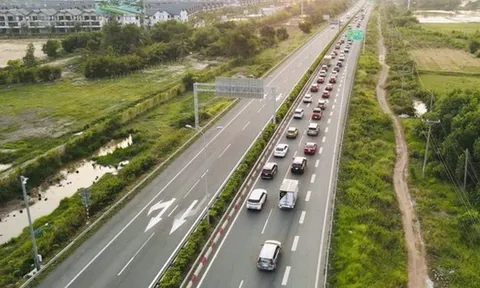 Từ hôm nay, xe khách trên 29 chỗ, xe tải trên 7,5 tấn không đi vào làn 1 ở cao tốc